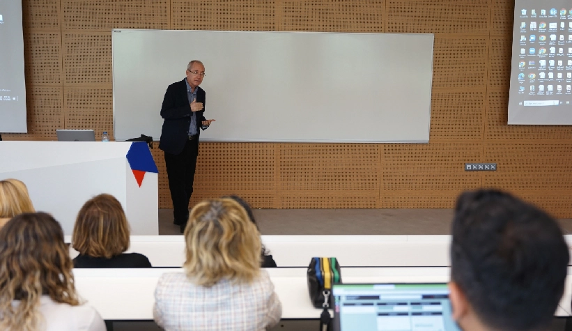 Faculty of Humanities and Social Sciences Conference Series 3: Ernest Hemingway and Dementia: A Case History Specialist Wayne Dinn was held on Wednesday, May 10, 2023.