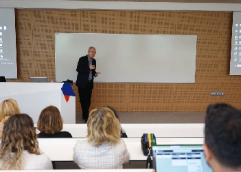 Faculty of Humanities and Social Sciences Conference Series 3: Ernest Hemingway and Dementia: A Case History Specialist Wayne Dinn was held on Wednesday, May 10, 2023.